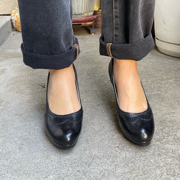 Vintage black Prada leather heels - Picture 5 of 15